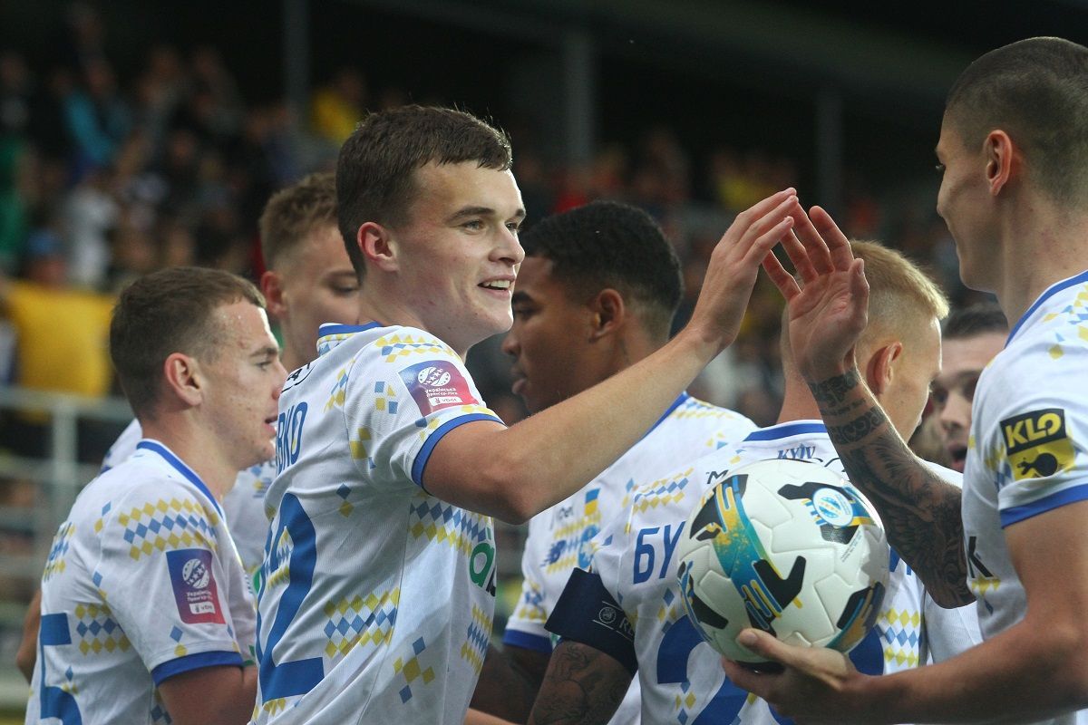 Динамо залишається лідером УПЛ Динамо залишається лідером УПЛ