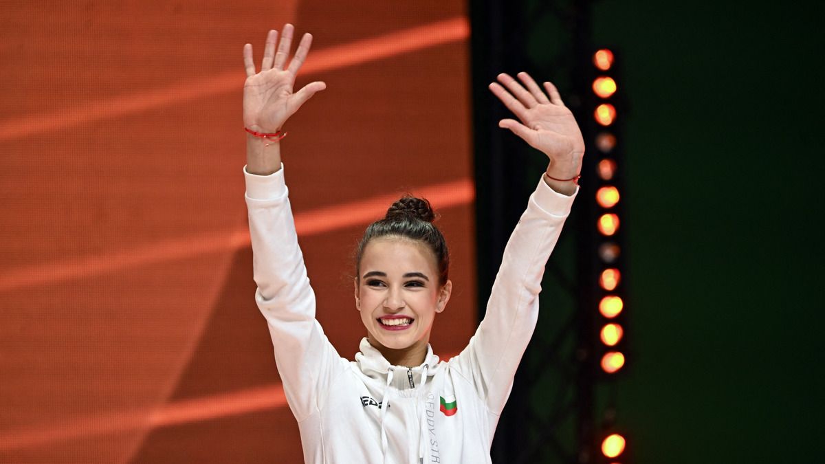 Экс-россиянку Краснобаеву наказали за отказ выступать за сборную Болгарии Экс-россиянку Краснобаеву наказали за отказ выступать за сборную Болгарии