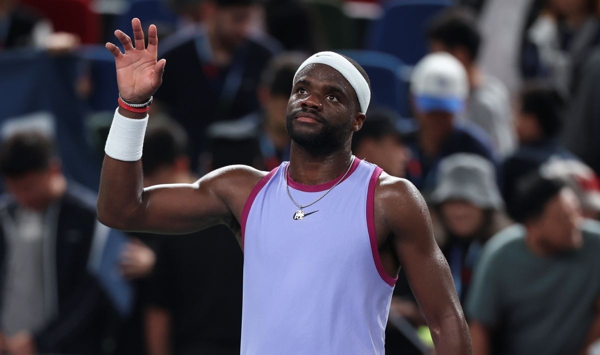 Фрэнсис Тиафо проиграл Роману Сауфиллину после чего обругал судью матча - видео Фрэнсис Тиафо проиграл Роману Сауфиллину после чего обругал судью матча - видео