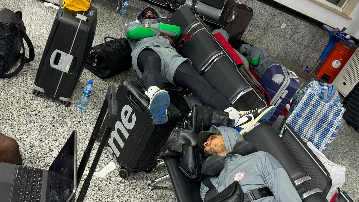 Збірна Нігерії скасувала матч з Лівією - чому команду заблокували в аеропорту Збірна Нігерії скасувала матч з Лівією - чому команду заблокували в аеропорту