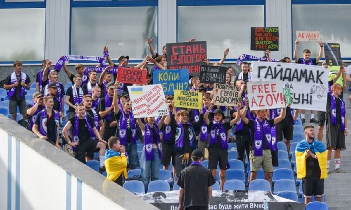 Фанатам ЛНЗ заборонили пронести банер Free Azov на Арену Львів у матчі із Шахтарем Фанатам ЛНЗ заборонили пронести банер Free Azov на Арену Львів у матчі із Шахтарем