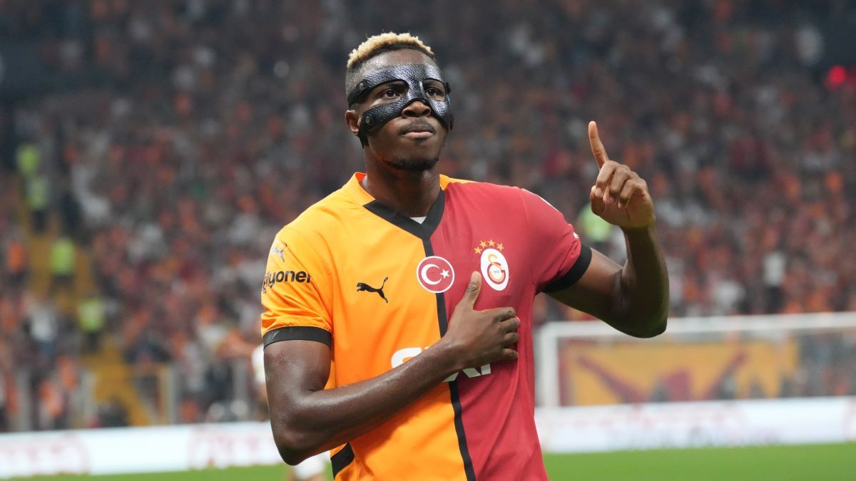 Осимхен забил бисиклетой Осимхен забил бисиклетой