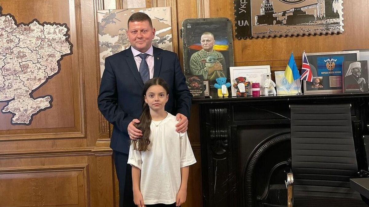 Валерій Залужний зустрівся з юною гімнасткою Сашою Паскаль - фото Валерій Залужний зустрівся з юною гімнасткою Сашою Паскаль - фото