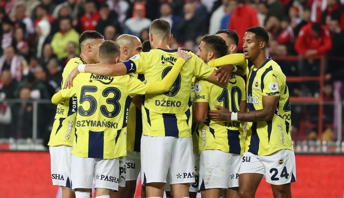 Фенербахче, который тренирует Жозе Моуринью, сыграет товарищеский матч с Зенитом Фенербахче, который тренирует Жозе Моуринью, сыграет товарищеский матч с Зенитом