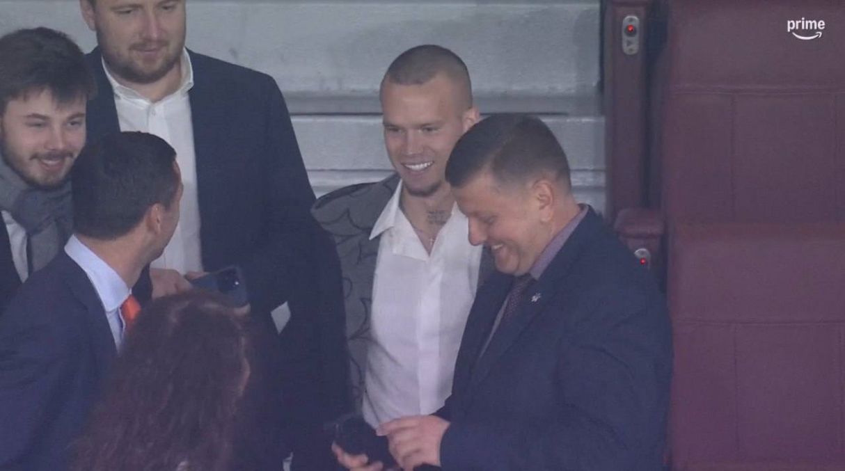 Валерій Залужний та Михайло Мудрик підтримали Шахтар у грі із Арсеналом Валерій Залужний та Михайло Мудрик підтримали Шахтар у грі із Арсеналом