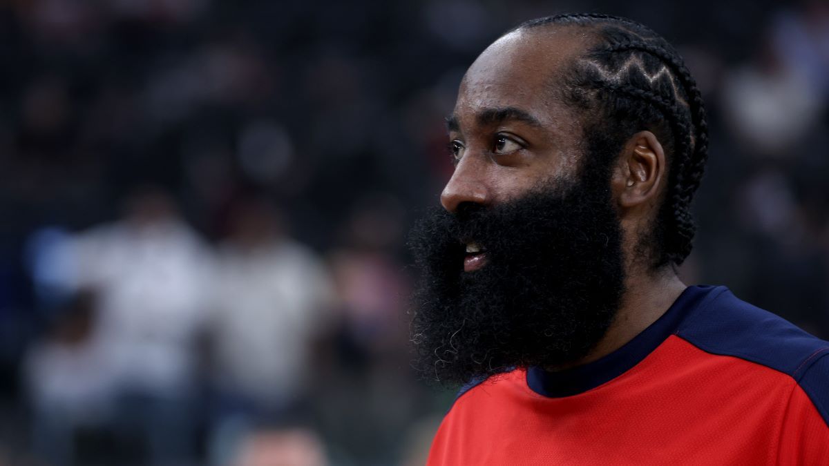 Джеймс Харден отдал пас на рефери Джеймс Харден отдал пас на рефери