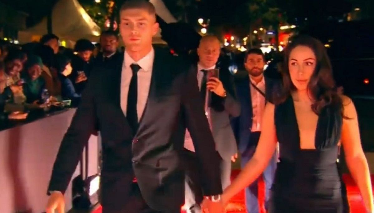 Золотий м'яч 2024 - Артем Довбик приїхав на церемонію у Парижі, відео Золотий м'яч 2024 - Артем Довбик приїхав на церемонію у Парижі, відео