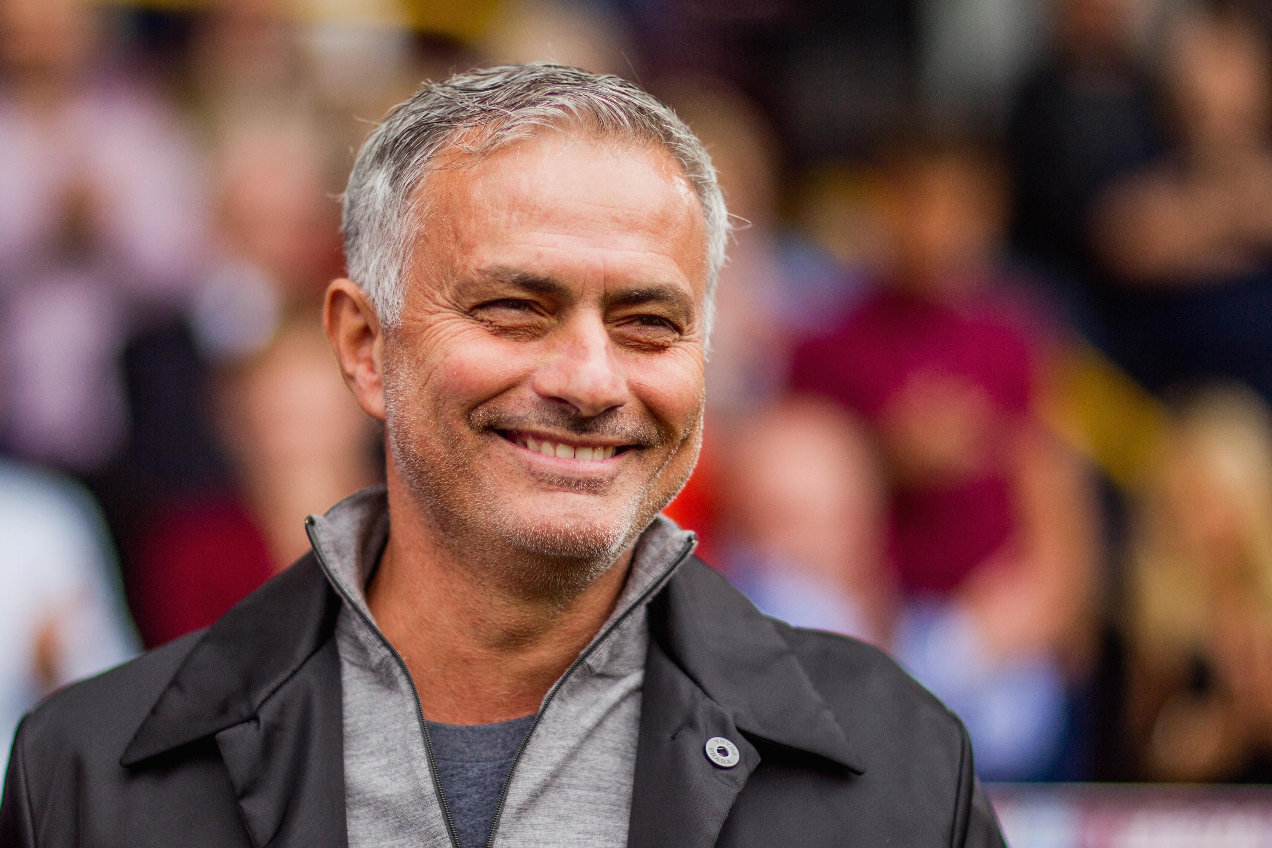 Жозе Моурінью травмувався після зіткнення з футболістом на тренуванні Фенербахче Жозе Моурінью травмувався після зіткнення з футболістом на тренуванні Фенербахче