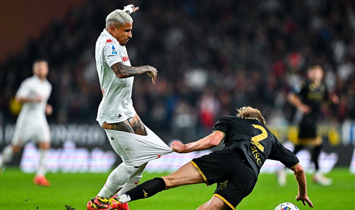 С Додо содрали шорты во время матча Дженоа – Фиорентина в Серии А - фото С Додо содрали шорты во время матча Дженоа – Фиорентина в Серии А - фото