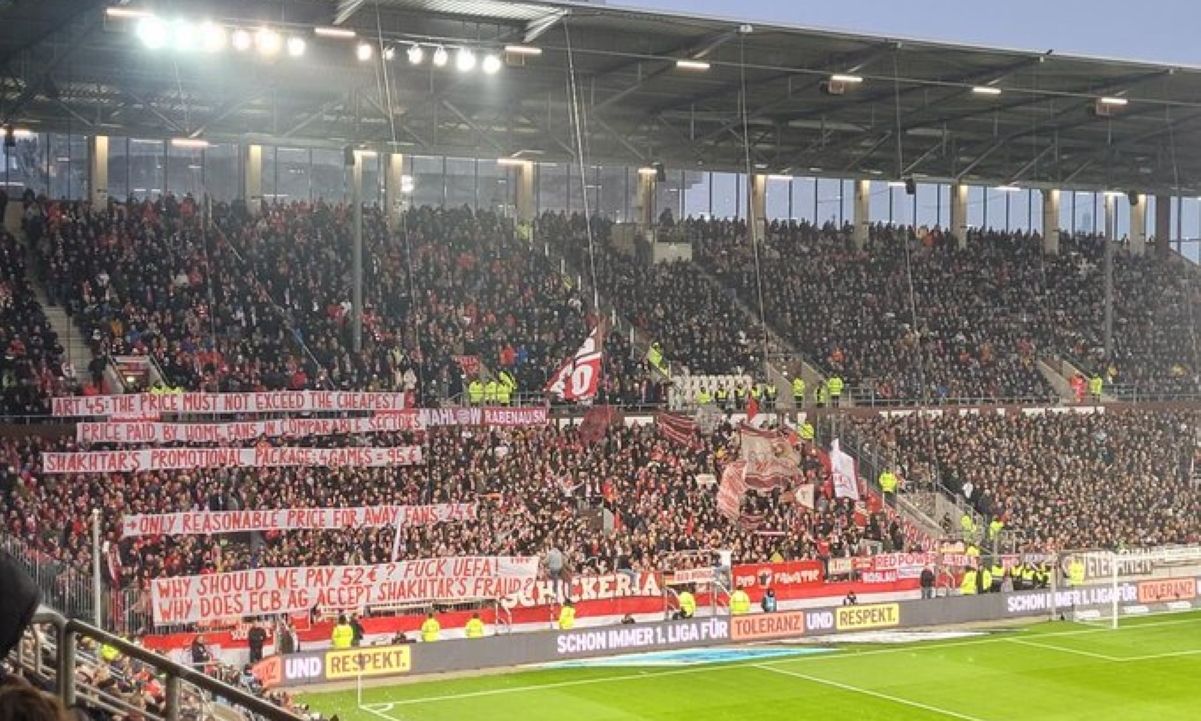 Фанаты Баварии выразили протест относительно цен на билеты на матч с Шахтером Фанаты Баварии выразили протест относительно цен на билеты на матч с Шахтером