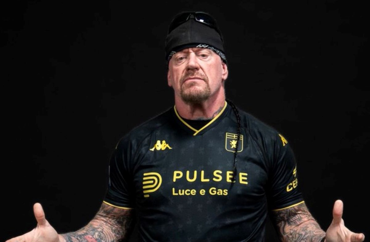 Дженоа и Марк Уильям Гробовщик Келвей презентовали третий комплект формы Дженоа и Марк Уильям Гробовщик Келвей презентовали третий комплект формы