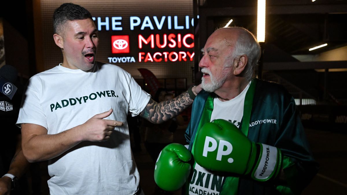 Беллью потроллил Пола перед боем с Тайсоном Беллью потроллил Пола перед боем с Тайсоном