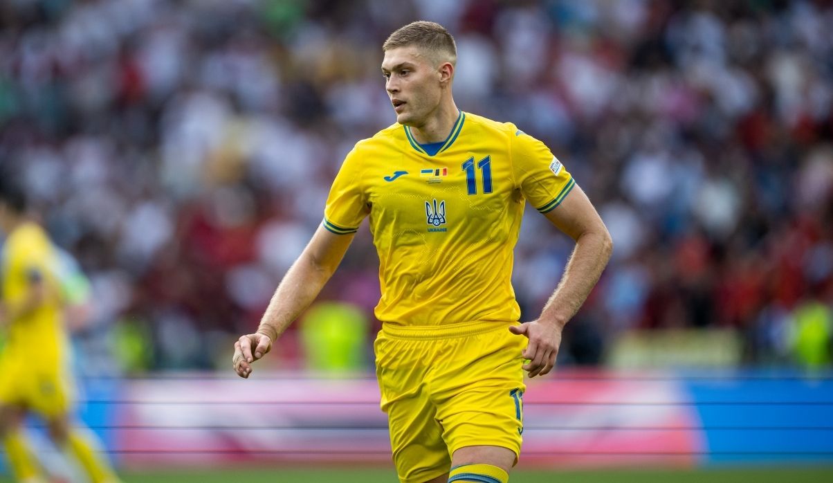 Артем Довбик провів тренування у загальній групі збірної України Артем Довбик провів тренування у загальній групі збірної України