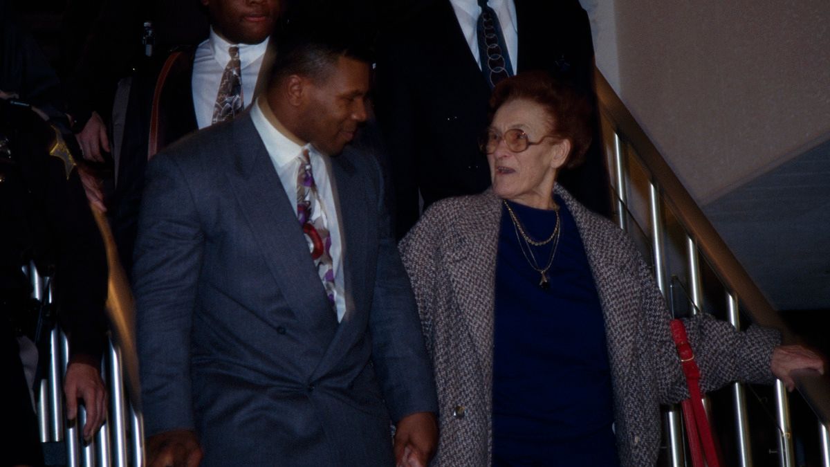 Майка Тайсона воспитала приемная мать украинка Камилла Эвальд Майка Тайсона воспитала приемная мать украинка Камилла Эвальд