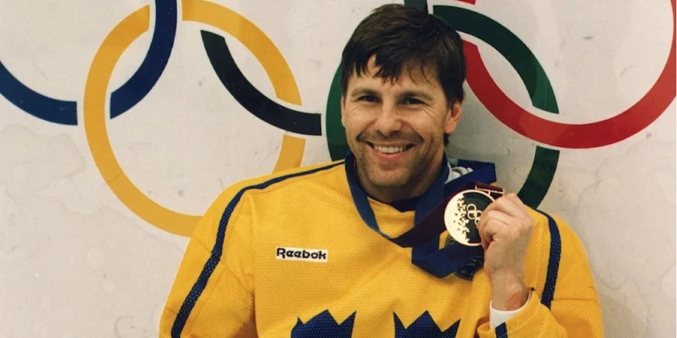 Матс Неслунд - шведський ексхокеїст вирішив продати медалі, аби поїхати у відпустку Матс Неслунд - шведський ексхокеїст вирішив продати медалі, аби поїхати у відпустку