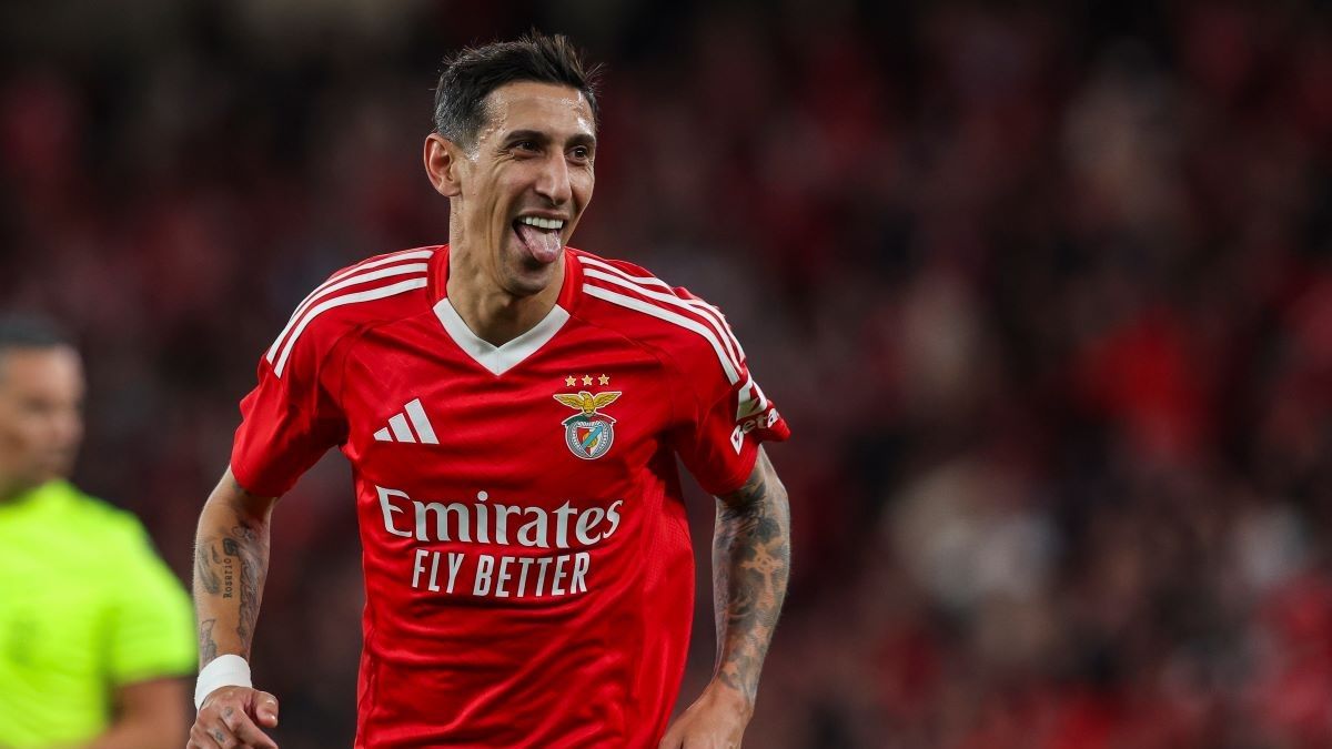 Анхель Ди Мария забил удивительный гол ударом через себя за Бенфику Анхель Ди Мария забил удивительный гол ударом через себя за Бенфику