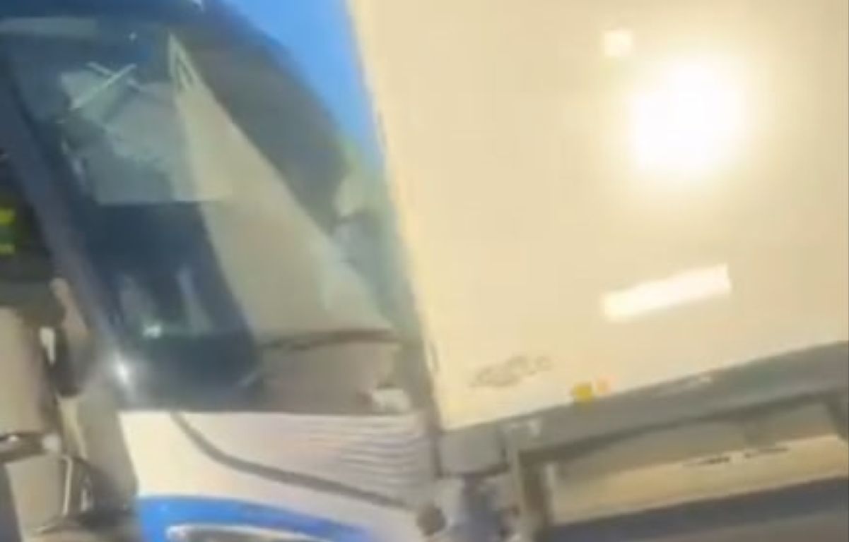 Автобус Реала попал в аварию после матча с Ливерпулем в Лиге чемпионов Автобус Реала попал в аварию после матча с Ливерпулем в Лиге чемпионов