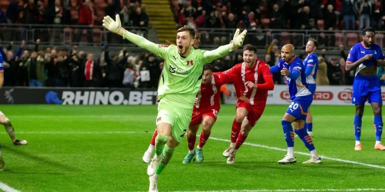 Голкіпер Джош Кілі забив гол та врятував Лейтон Орієнт від поразки в Кубку Англії Голкіпер Джош Кілі забив гол та врятував Лейтон Орієнт від поразки в Кубку Англії