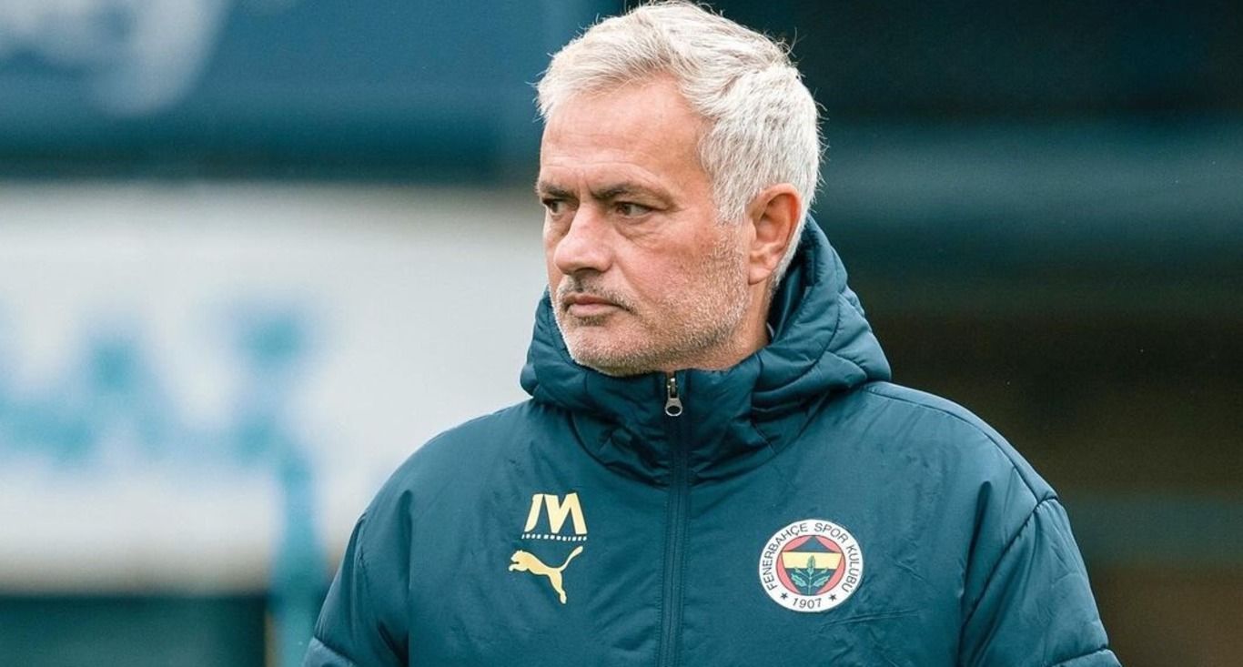 Жозе Моуриньо атаковал своего ассистента Жозе Моуриньо атаковал своего ассистента