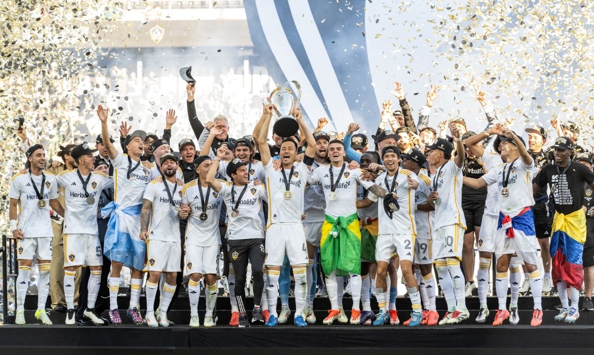 Марко Ройс здобув перший трофей ліги в кар'єрі у складі Лос-Анджелес Гелаксі Марко Ройс здобув перший трофей ліги в кар'єрі у складі Лос-Анджелес Гелаксі