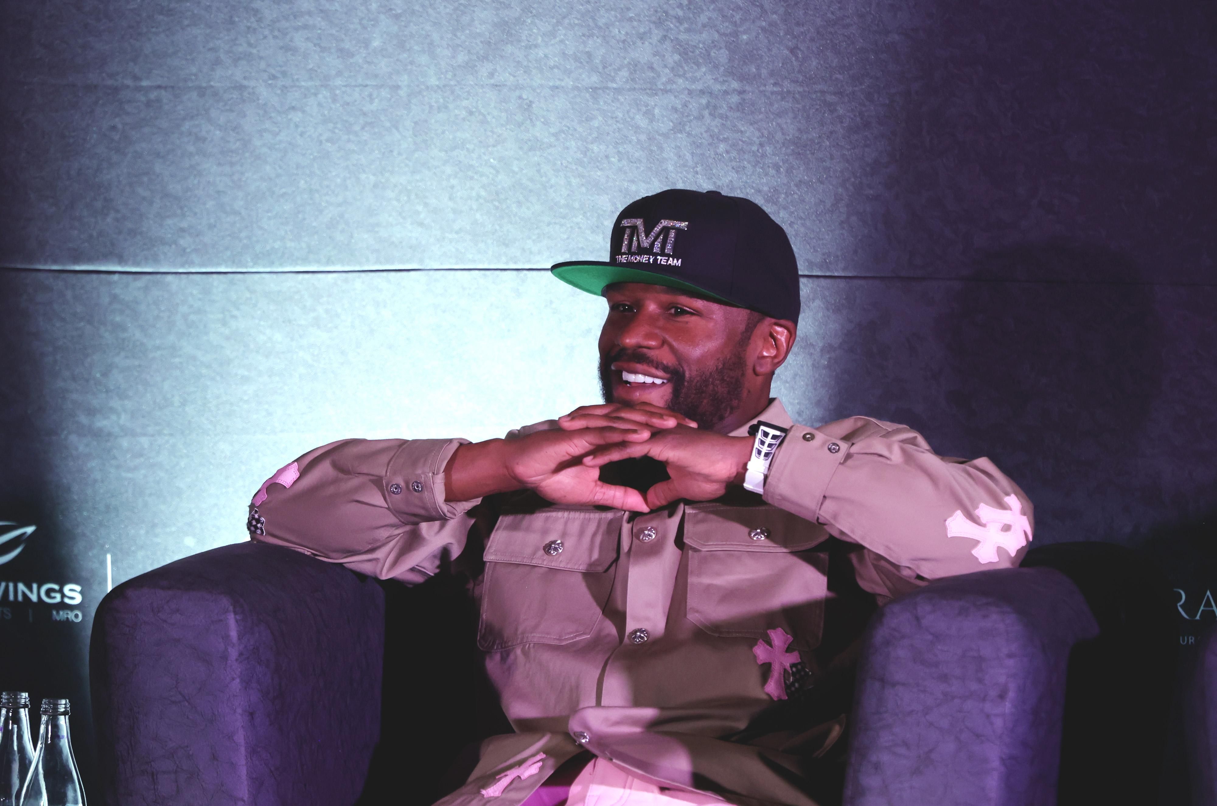 Флойда Мейвезера атаковали в Лондоне из-за поддержки Израиля - видео инцидента Флойда Мейвезера атаковали в Лондоне из-за поддержки Израиля - видео инцидента