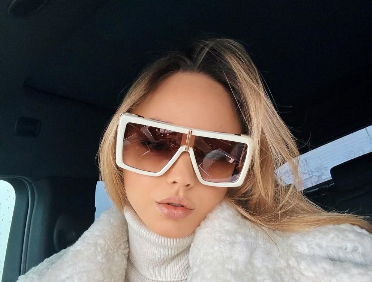 Дар'я Білодід опублікувала світлини зі святковою атмосферою в елегантному образі Дар'я Білодід опублікувала світлини зі святковою атмосферою в елегантному образі