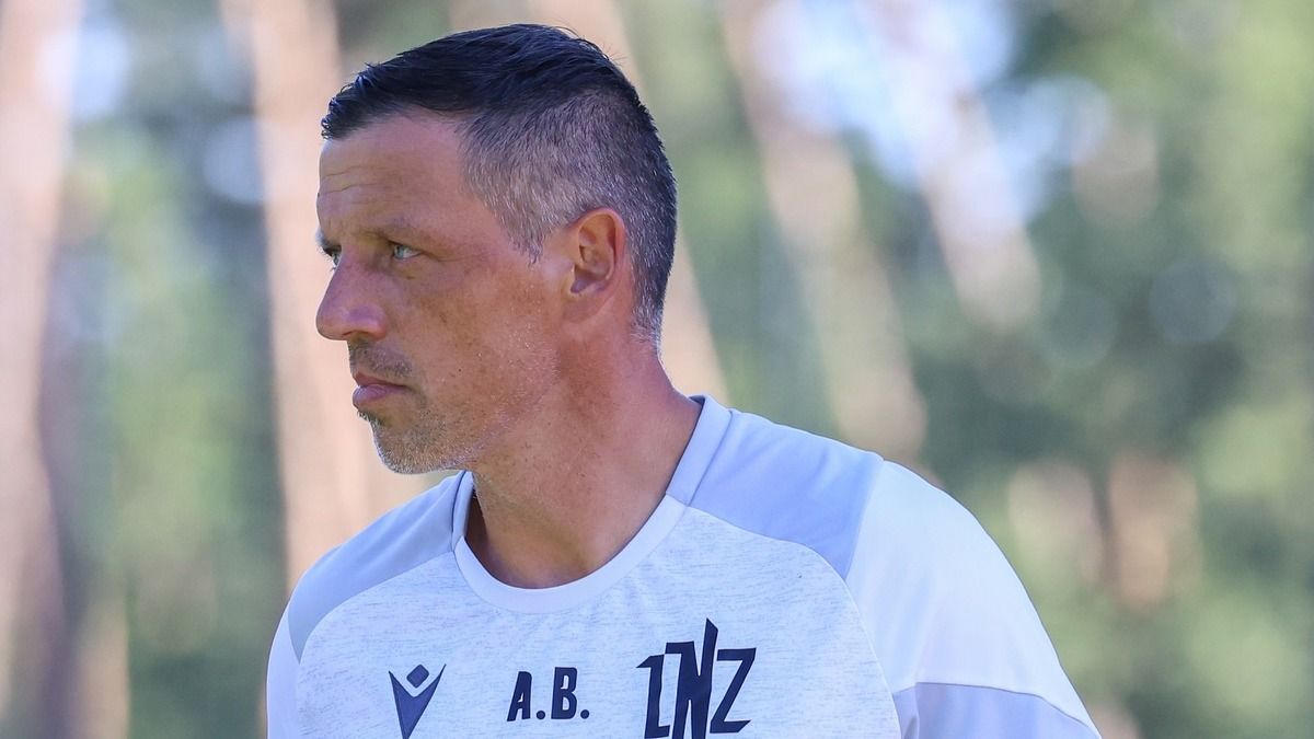 Тренеру ЛНЗ Андрею Бурдияну руководство клуба пригрозило вызовом ТЦК Тренеру ЛНЗ Андрею Бурдияну руководство клуба пригрозило вызовом ТЦК