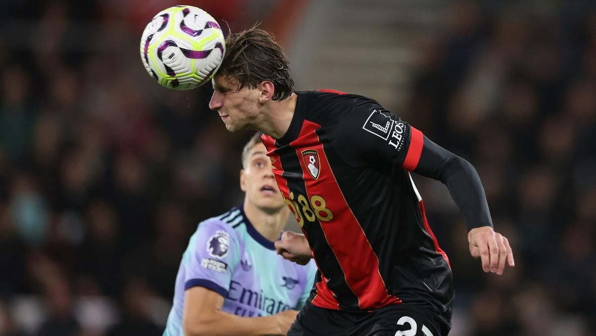 Ілля Забарний - український захисник може перейти в Тоттенхем Ілля Забарний - український захисник може перейти в Тоттенхем