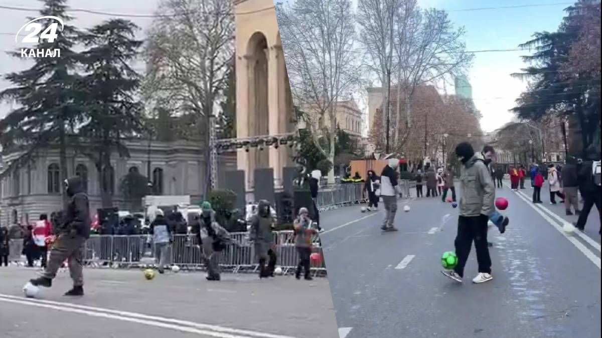 В Грузии с мячами протестуют против Кавелашвили