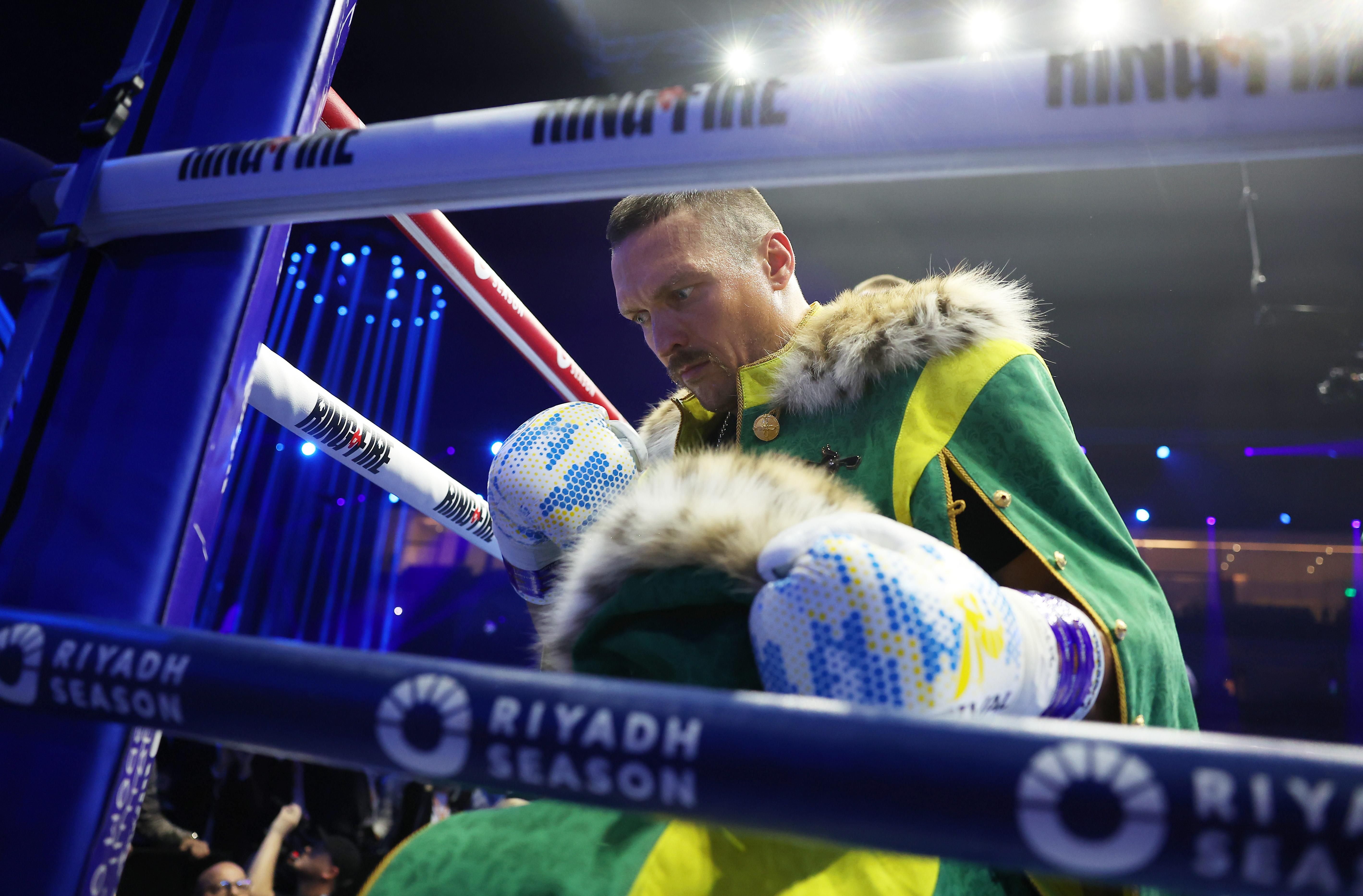 Олександр Усик розповів, що ледь не помер в дитинстві через пневмонію Олександр Усик розповів, що ледь не помер в дитинстві через пневмонію