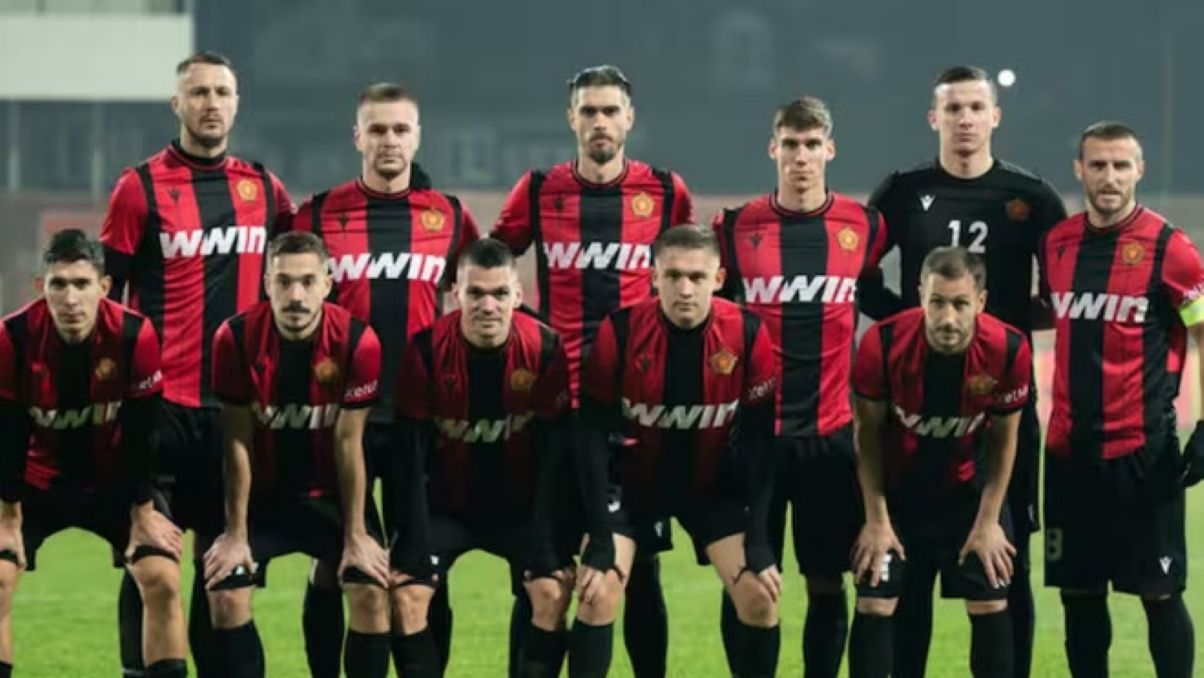 Президент Слободи з Боснії Тузла Азмір Хучиш звільнив тренера та усіх гравців клубу Президент Слободи з Боснії Тузла Азмір Хучиш звільнив тренера та усіх гравців клубу