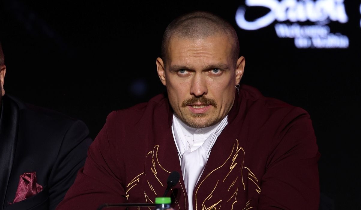 Усик на пресконференції перед реваншем з Ф'юрі Усик на пресконференції перед реваншем з Ф'юрі