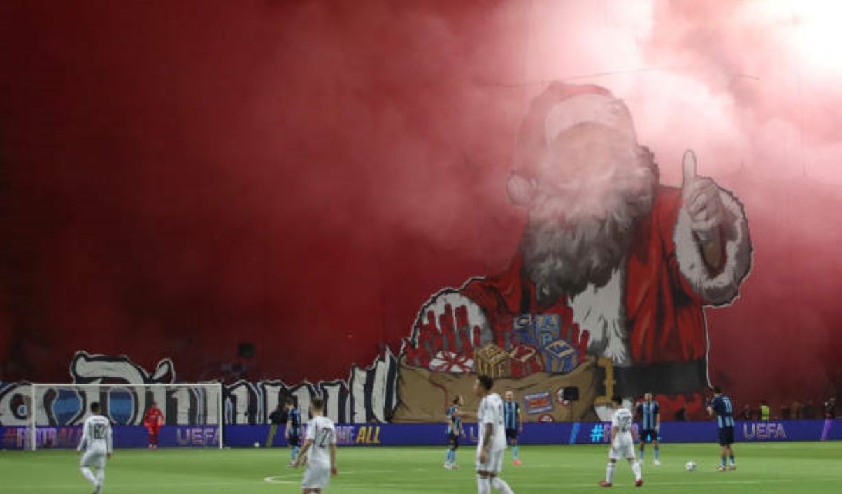 Фаны едва не сорвали матч Лиги конференций Фаны едва не сорвали матч Лиги конференций