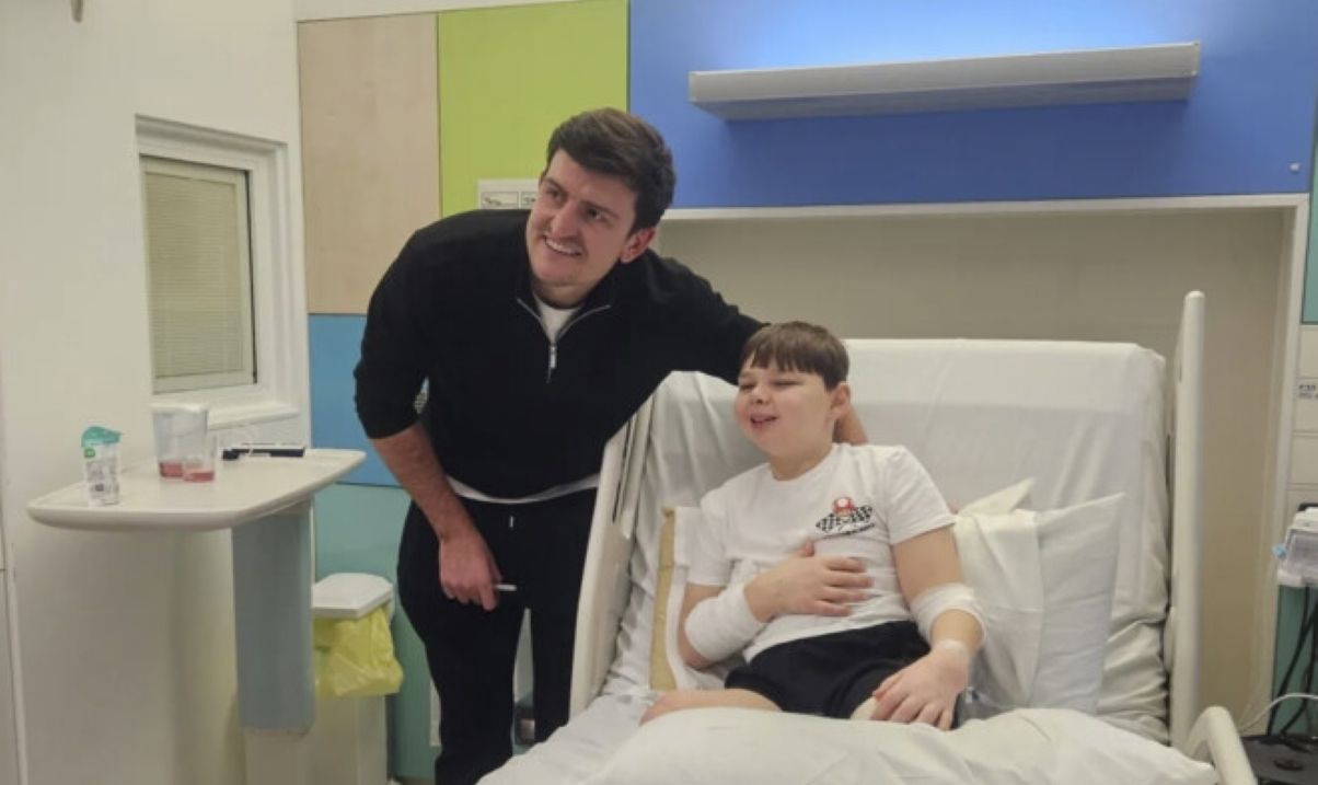 Гарри Магуйар посетил в больнице Тони Хаджела, которому ампутировали ноги Гарри Магуйар посетил в больнице Тони Хаджела, которому ампутировали ноги