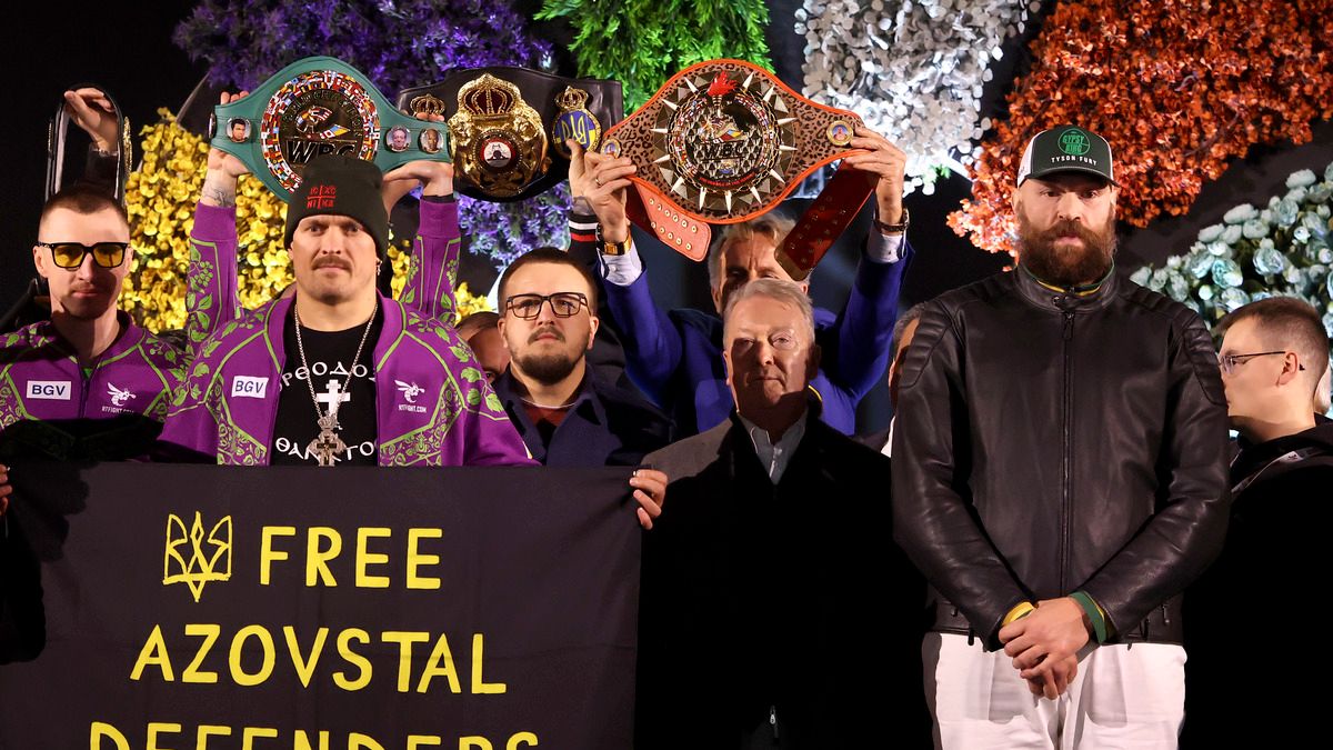 Усик - Фьюри реванш - украинец вышел с флагом в поддержку защитников Азовстали Усик - Фьюри реванш - украинец вышел с флагом в поддержку защитников Азовстали