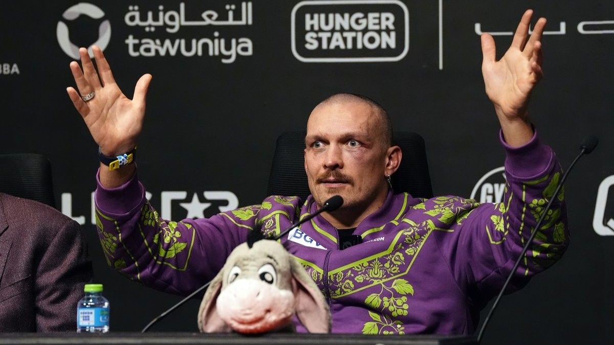 Усик назвав промоутера Ф'юрі сліпим Усик назвав промоутера Ф'юрі сліпим