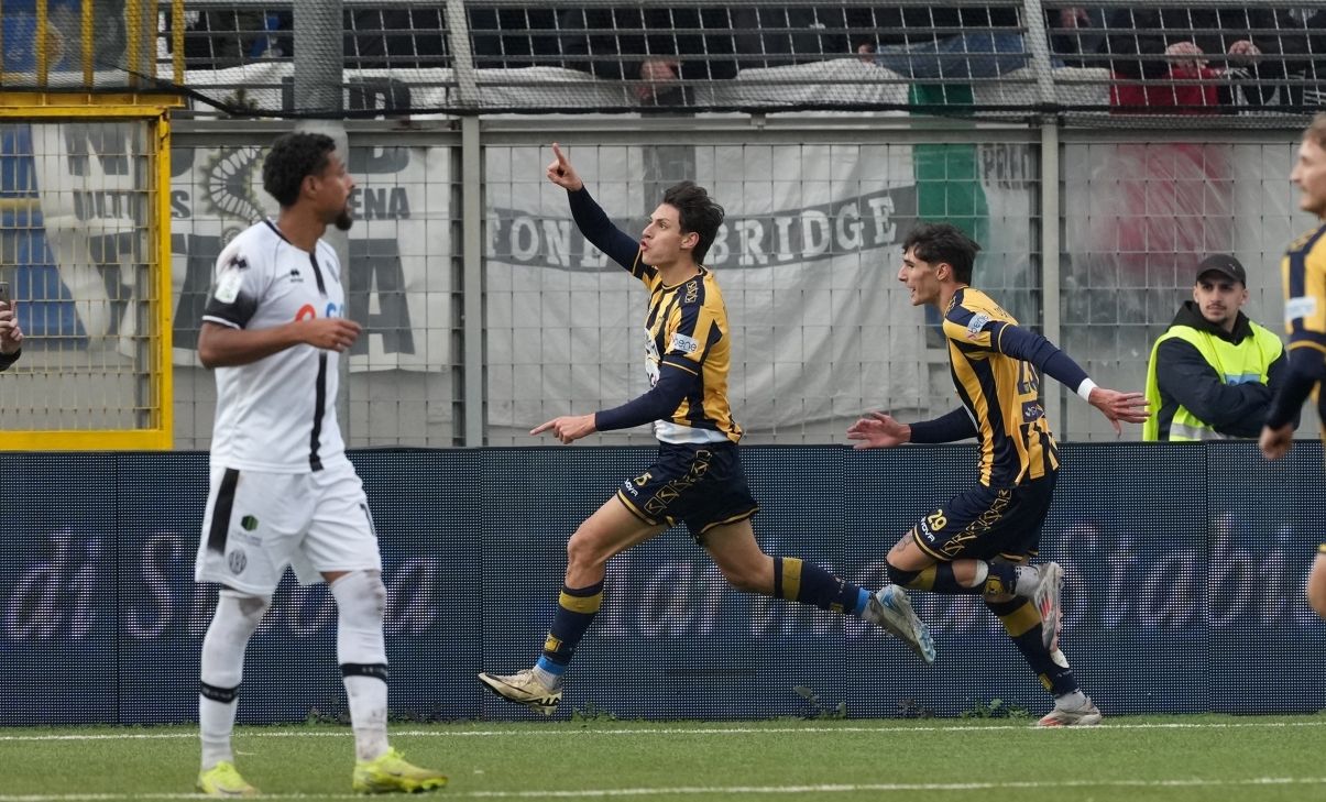 Муссоліні забив переможний гол Муссоліні забив переможний гол