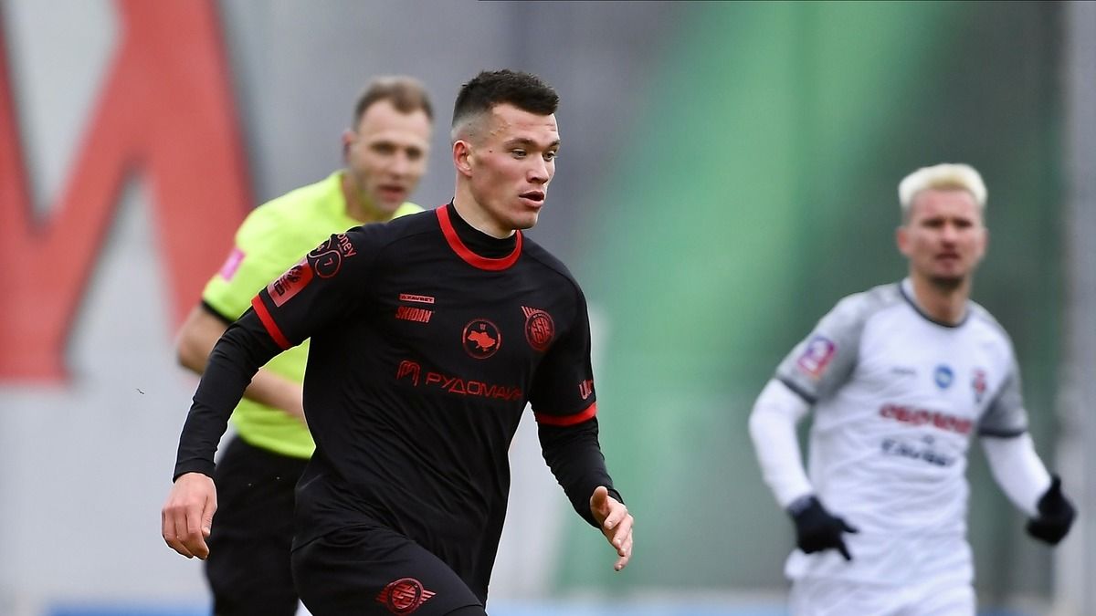 Твердохлеб из Кривбасса рассказал о влиянии войны на футбол и родном брате на фронте Твердохлеб из Кривбасса рассказал о влиянии войны на футбол и родном брате на фронте