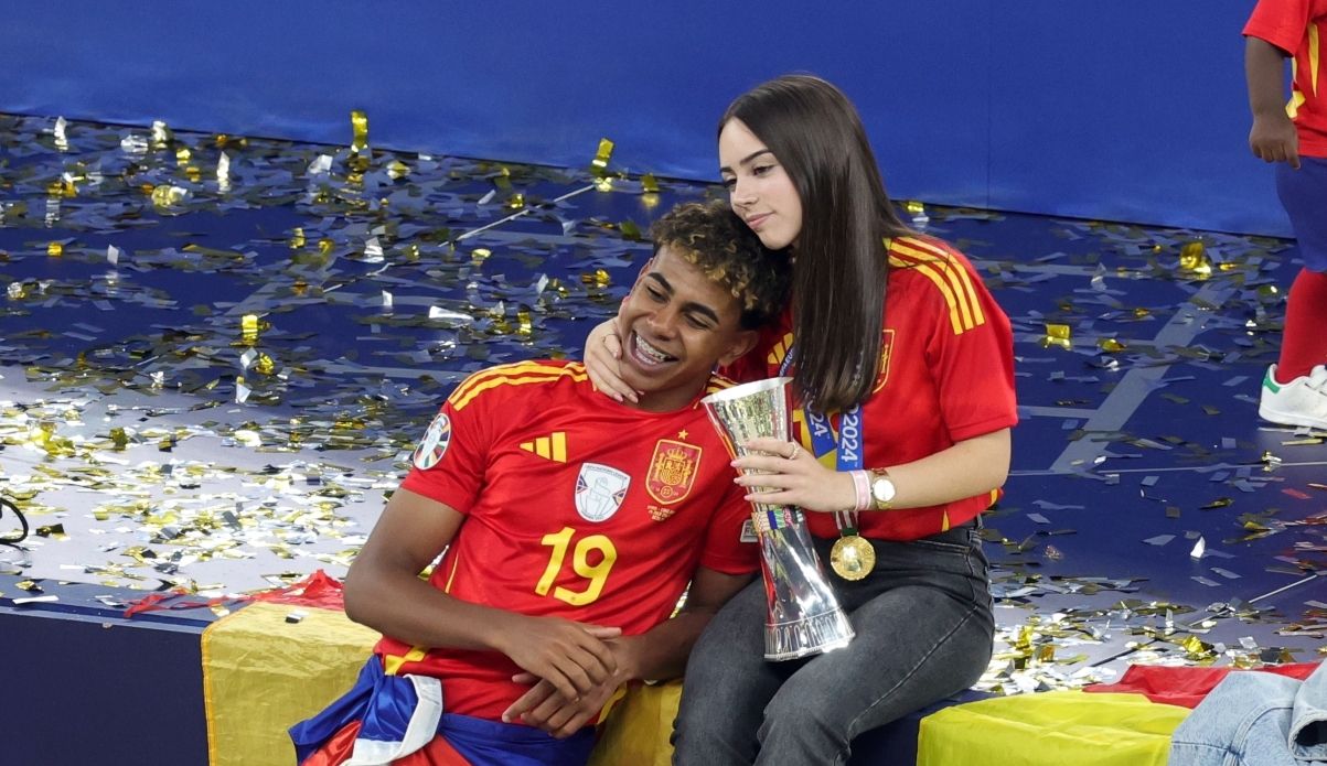 Ямал отправился на отдых с бывшей девушкой Ямал отправился на отдых с бывшей девушкой