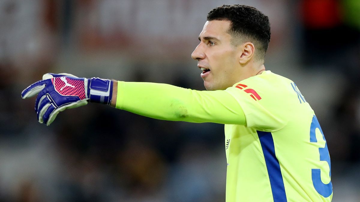 Арсенал интересуется Нещеретом Арсенал интересуется Нещеретом