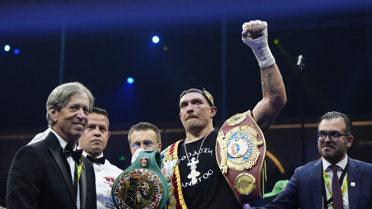 Александр Усик стал лучшим боксером 2024 года по версии WBC Александр Усик стал лучшим боксером 2024 года по версии WBC