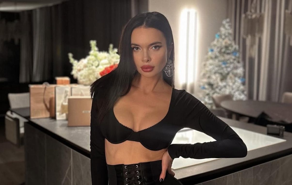 Ганна Кравець поділилась фото у обтислій сукні Ганна Кравець поділилась фото у обтислій сукні