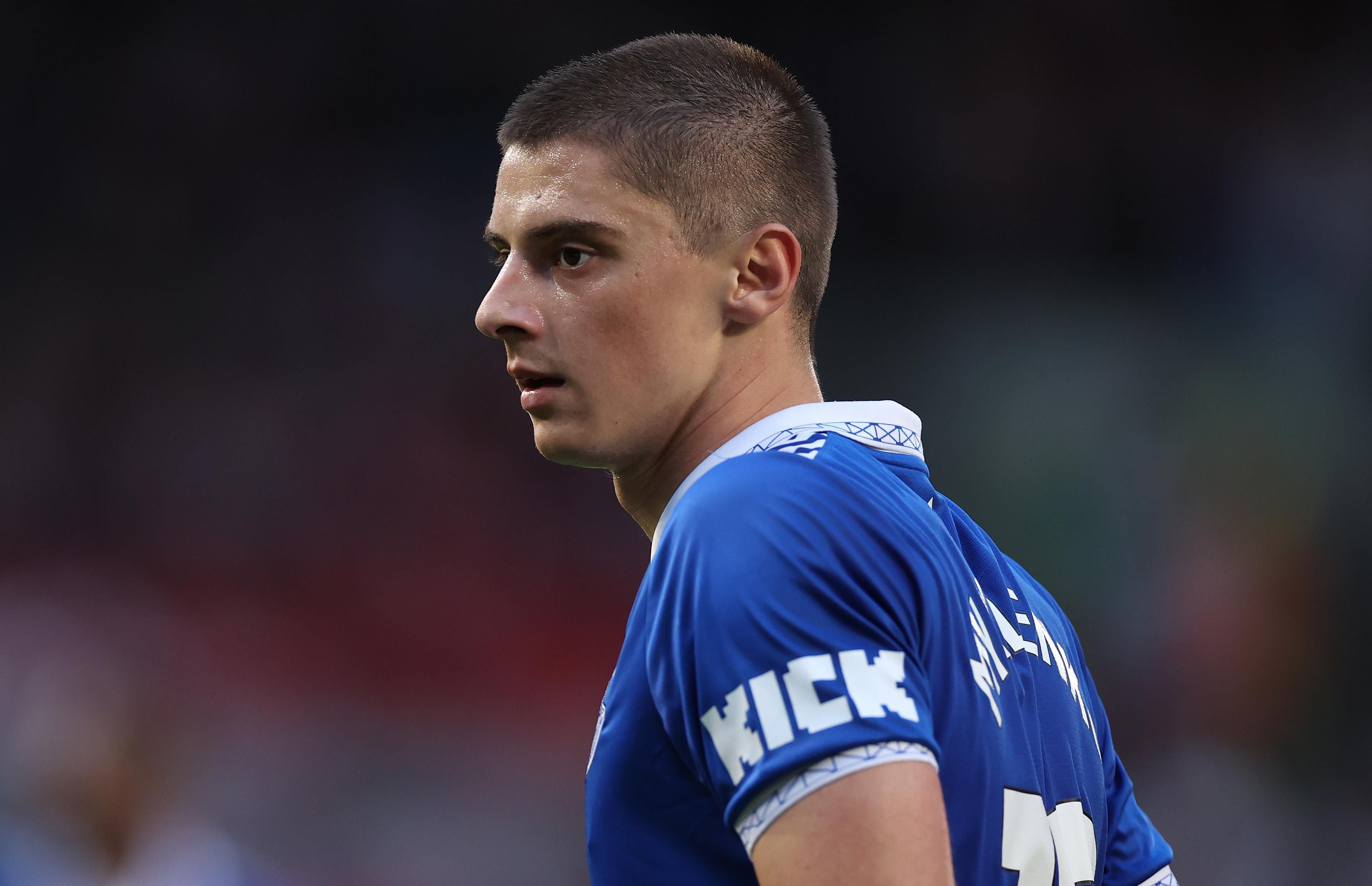 Виталий Миколенко помог Эвертону пройти Питерборо Виталий Миколенко помог Эвертону пройти Питерборо