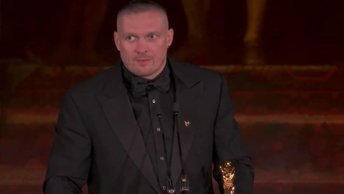 Усик прокоментував отримання нагороди Боксер року Усик прокоментував отримання нагороди Боксер року
