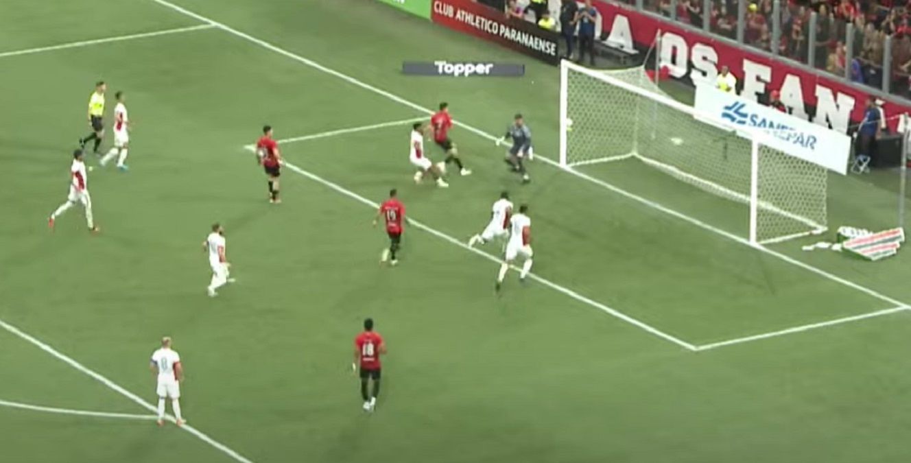 У Бразилії воротар парирував пенальті, але пропустив гол - як це могло статись, відео У Бразилії воротар парирував пенальті, але пропустив гол - як це могло статись, відео