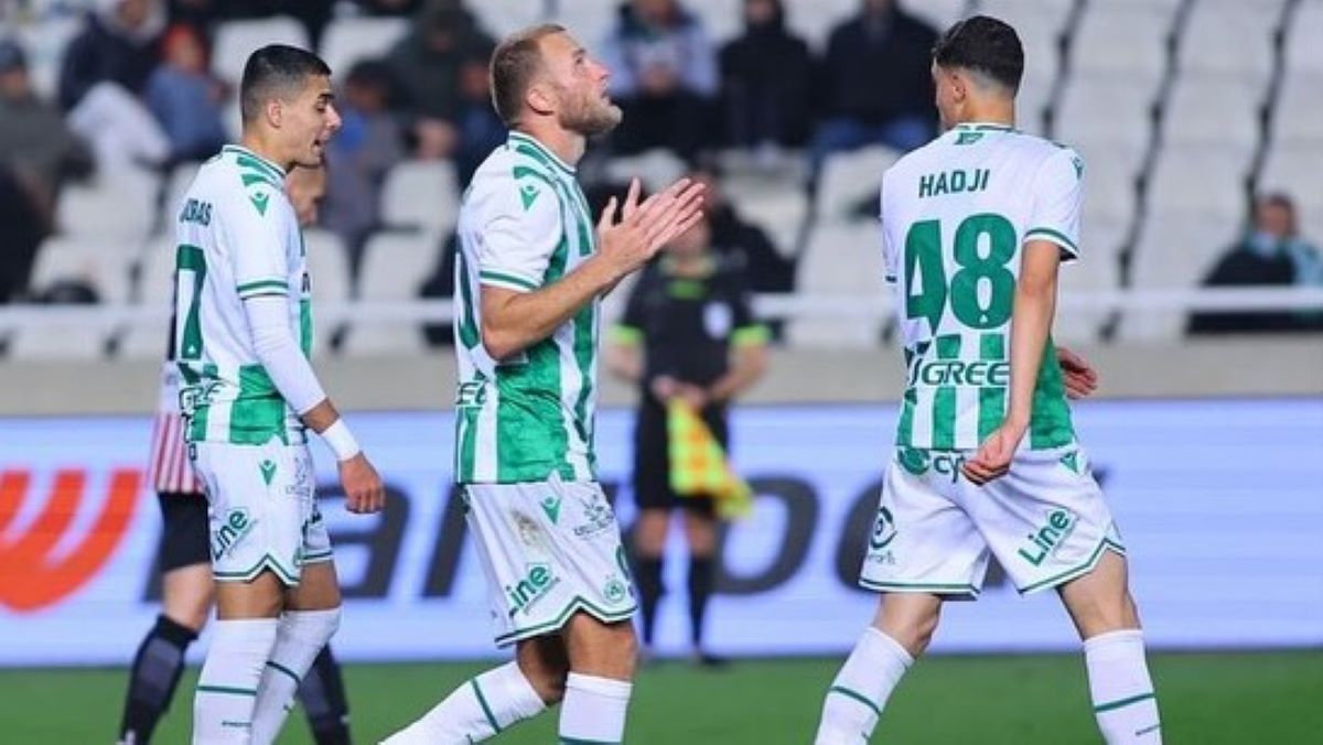 Безус забив красивий гол зі штрафного Безус забив красивий гол зі штрафного