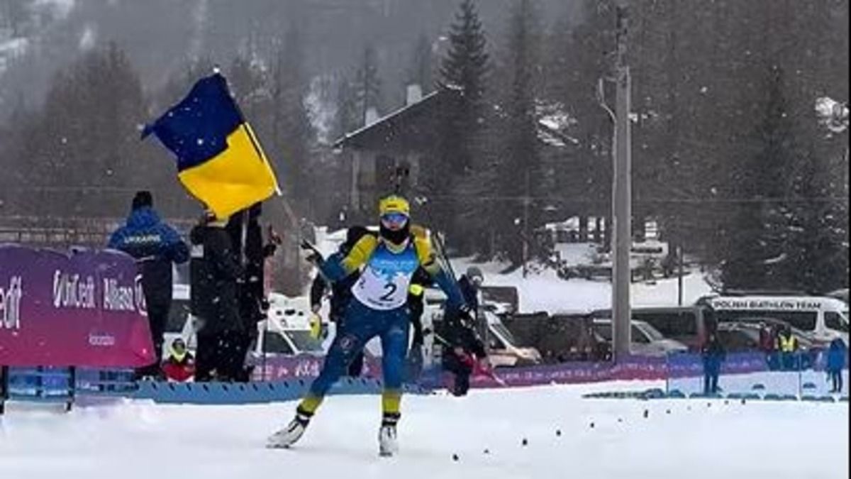 Універсіада-2025 - Дарина Чалик з прапором України фінішувала у гонці - відео Універсіада-2025 - Дарина Чалик з прапором України фінішувала у гонці - відео