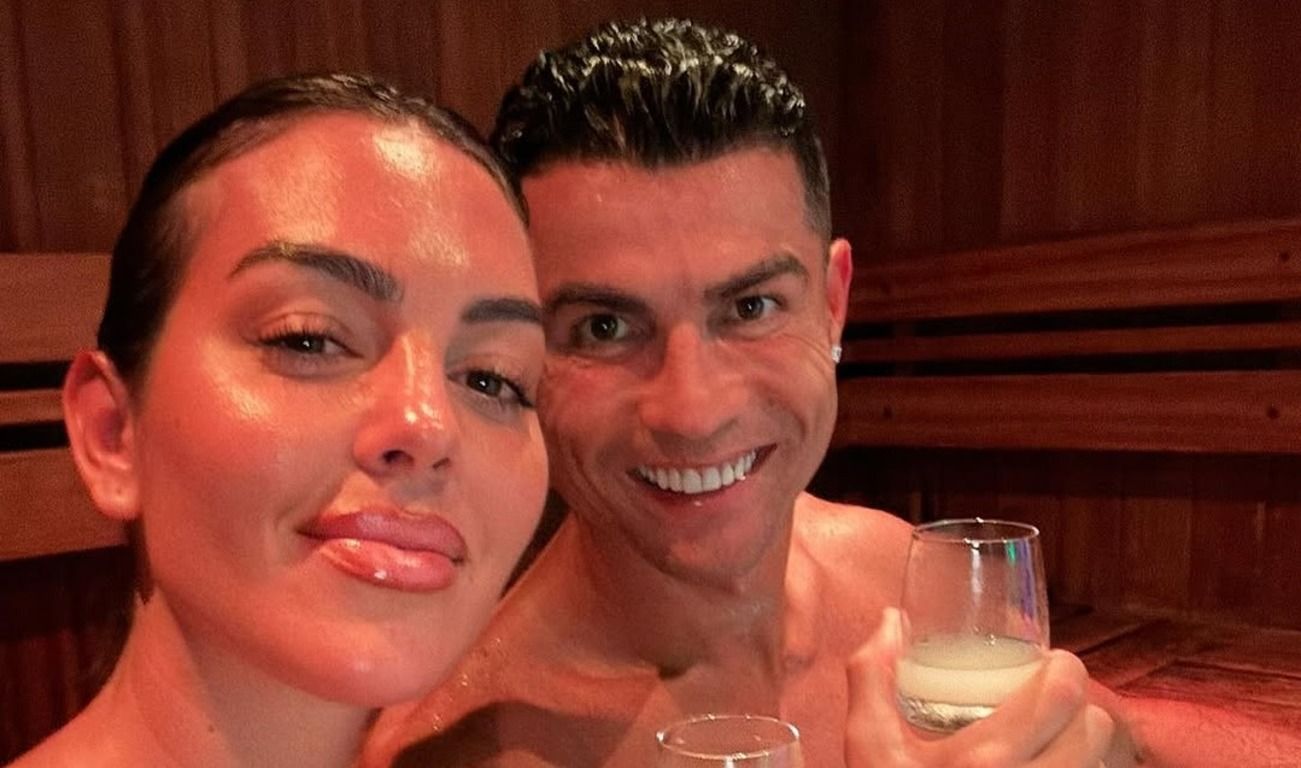 Джорджина Родрігес та Кріштіану Роналду разом вже вісім років Джорджина Родрігес та Кріштіану Роналду разом вже вісім років