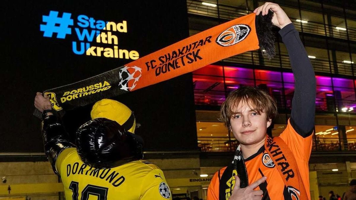 Боруссия Д - Шахтер - немецкий клуб выразил солидарность с Украиной - фото Боруссия Д - Шахтер - немецкий клуб выразил солидарность с Украиной - фото
