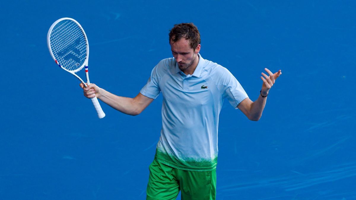 Медведев набросился на судью Медведев набросился на судью